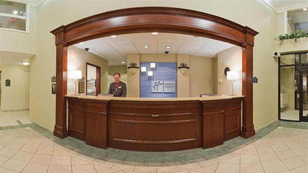 Hotel Express Grove - Premium Outlet Mall By Ihg