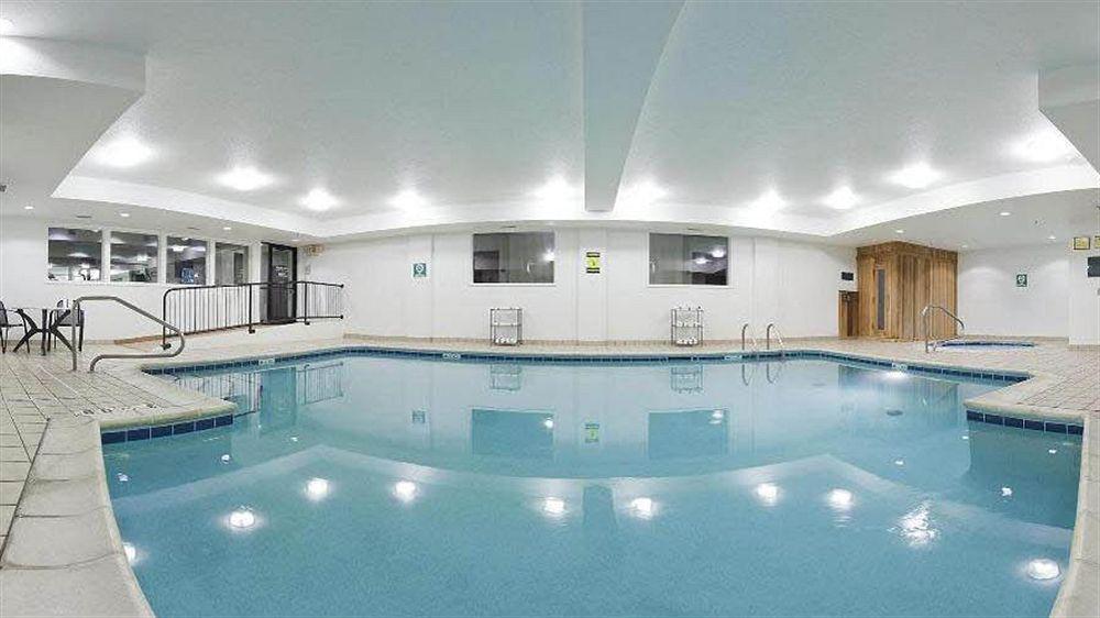 Hotel Express Grove - Premium Outlet Mall By Ihg 3*